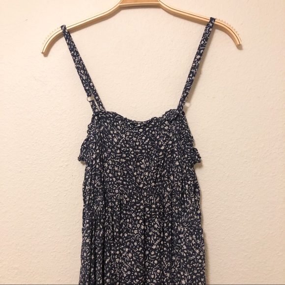 Sweet floral midi dress w/ pockets! - Picture 3 of 3